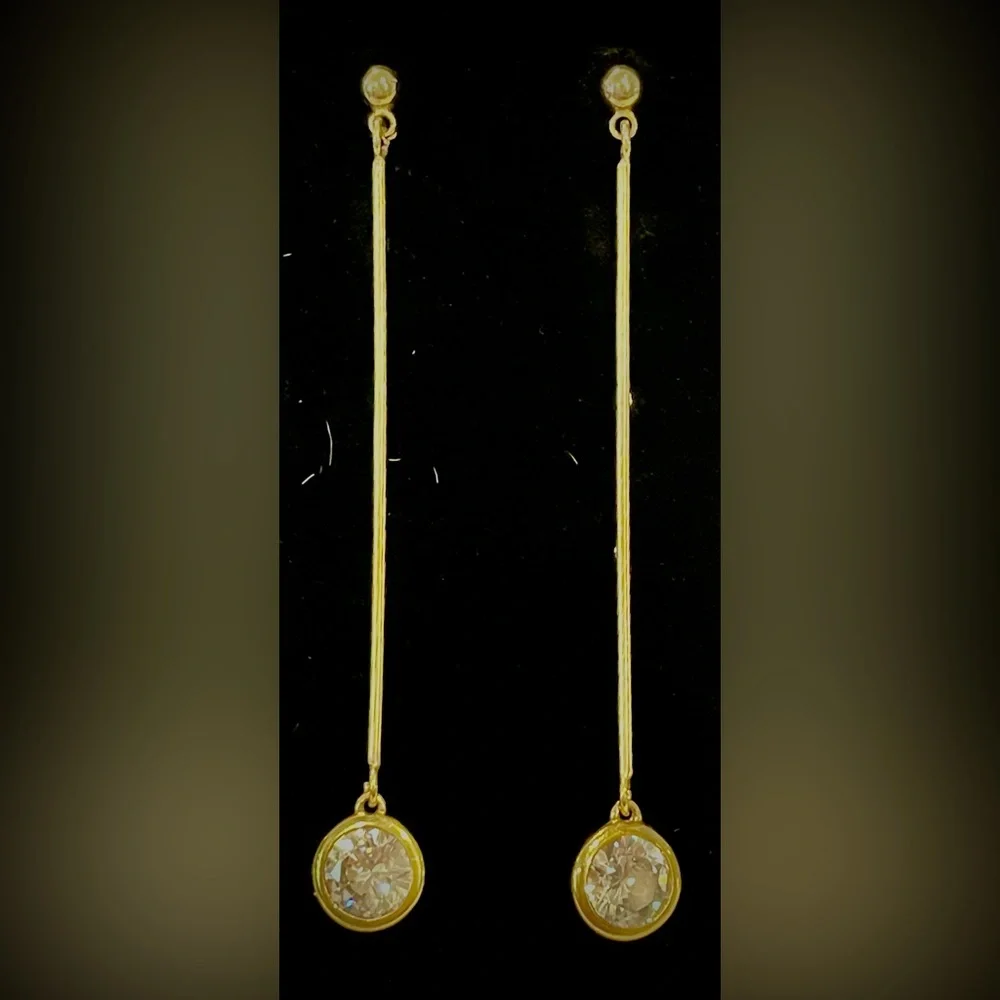 Gold and Diamond simulant Earrings. - Picture 3 of 7